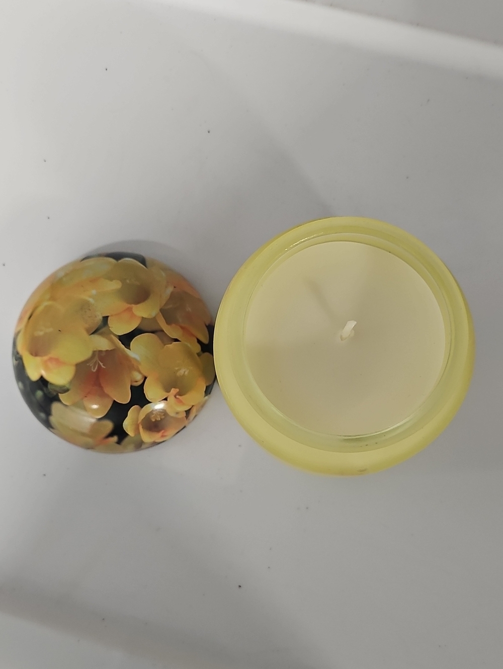 DW Home Freesia Breeze Single Wick Candle - Picture 5 of 5